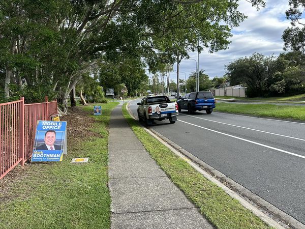 Community Roadside Helensvale